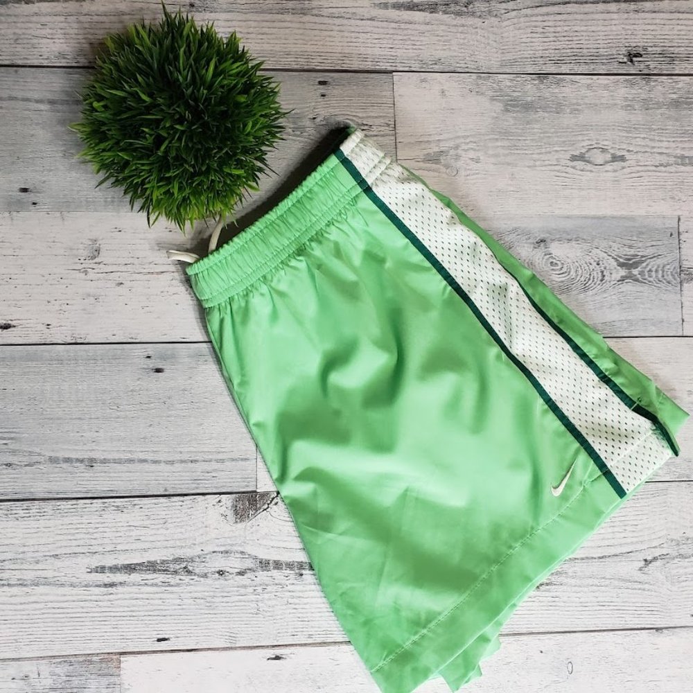 NWT Nike Women's Active Shorts Running Green Small S 4-6 - Picture 4 of 7
